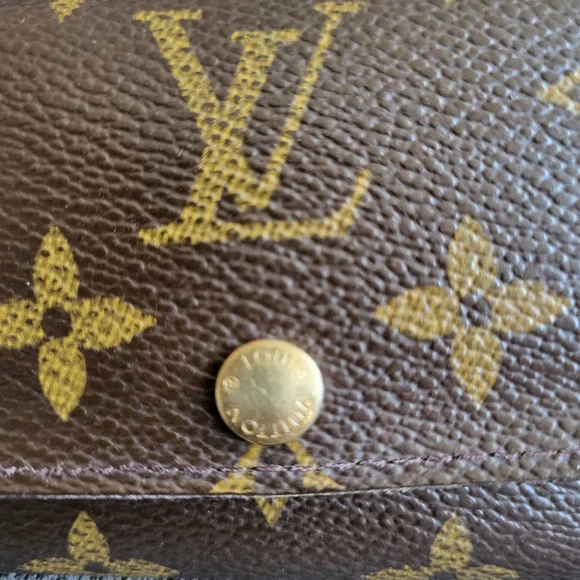 Louis Vuitton 6-Ring Key Holder - Picture 4 of 14